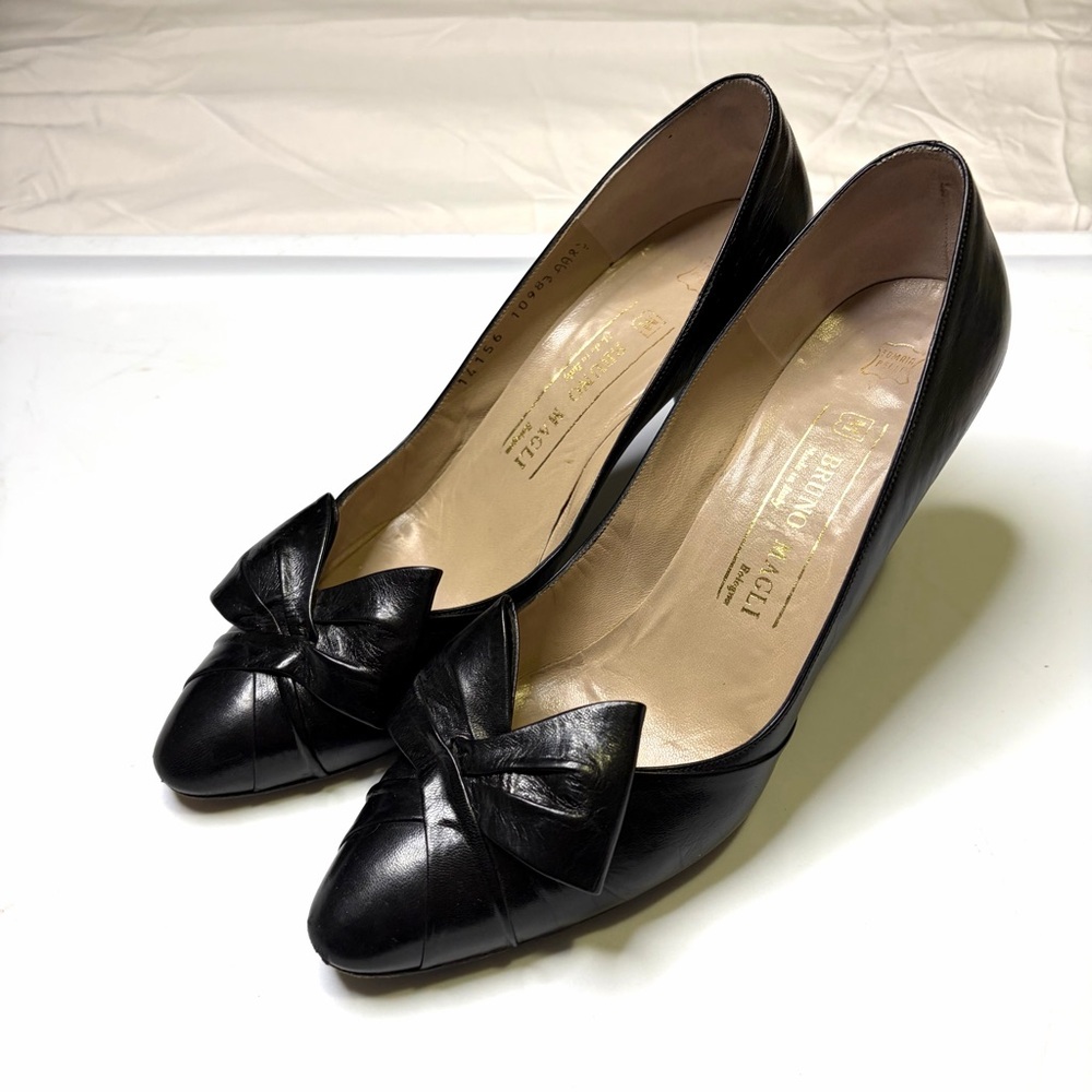 Bruno Magli vintage 90s Black Leather Heels Bow pumps sz 8.5 AA narrow shoes